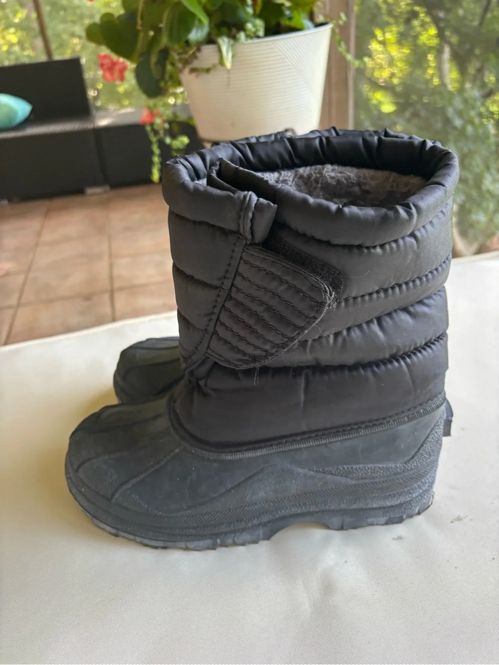 Snow boots